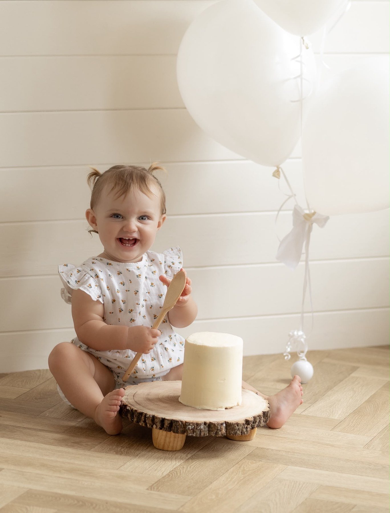 Cake smash photography by Freya Photography