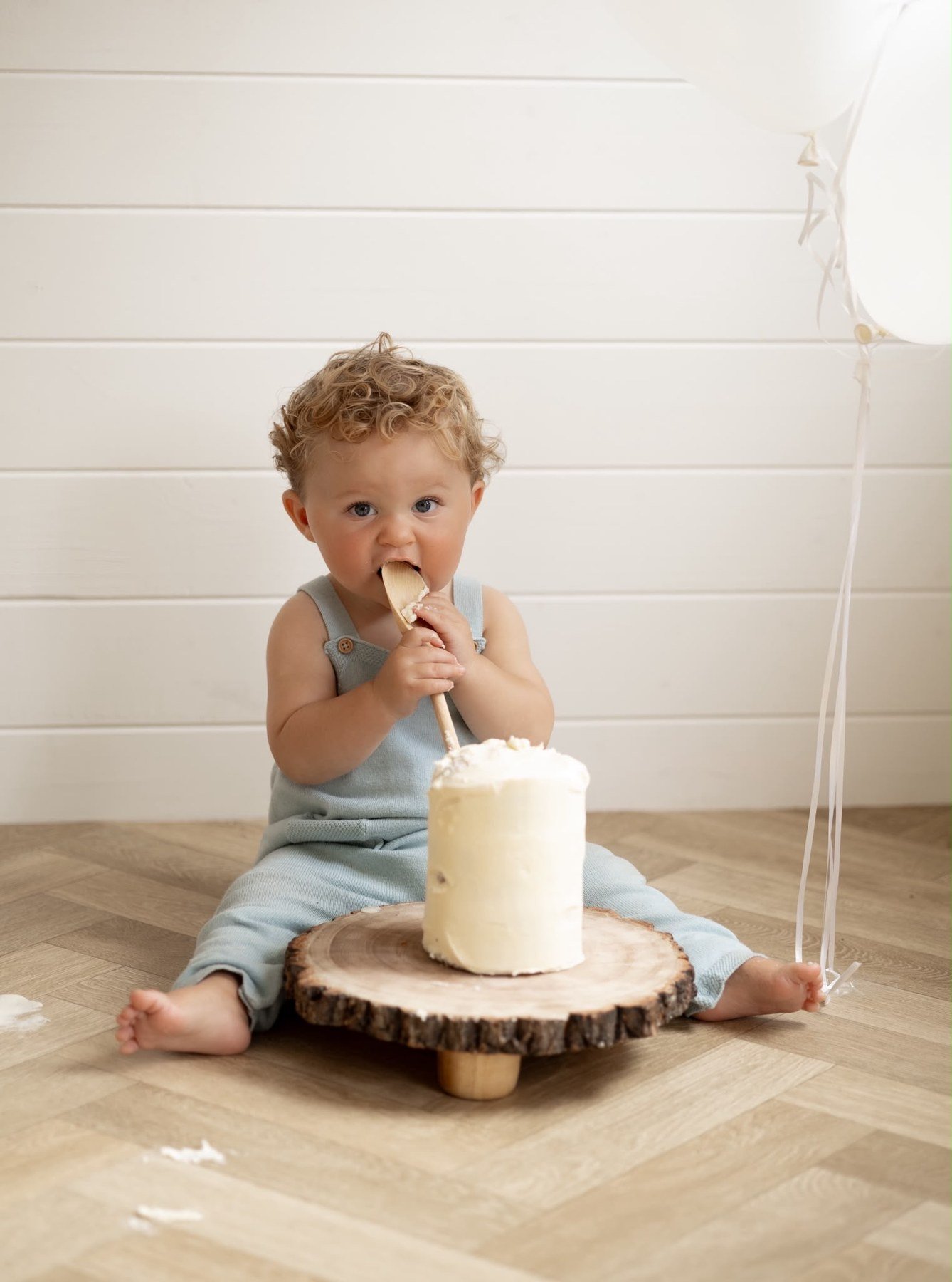 Cake smash photography by Freya Photography
