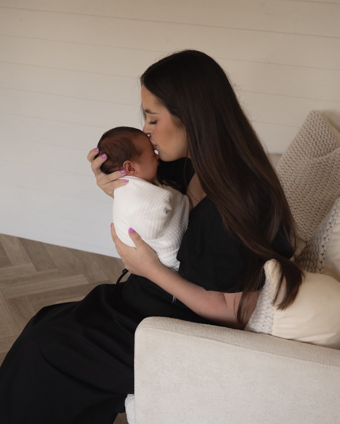 Newborn photography by Freya Photography
